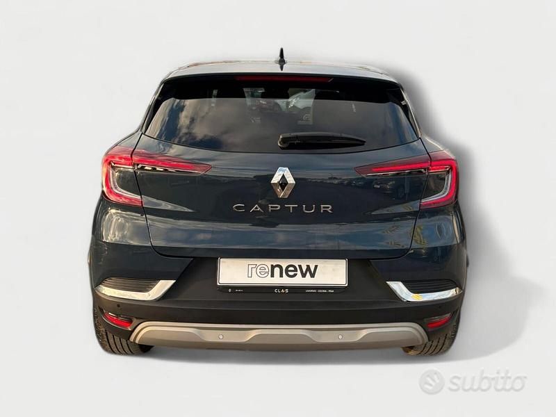 Usata Renault Captur Techno 101 CV (74 kW) 2023 Blu scuro SUV