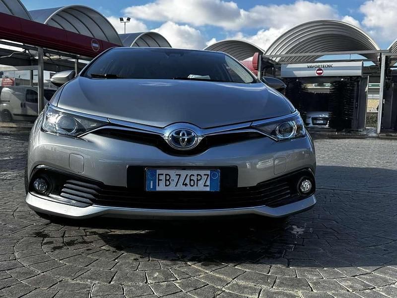 Usata 2016 Toyota Auris Hybrid Active Tre volumi | 7900 € - Immagine 1/4