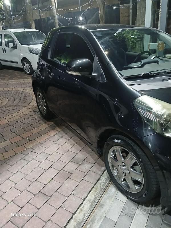 Usata Toyota iQ 67 CV (49 kW) 2010 Nero Utilitaria
