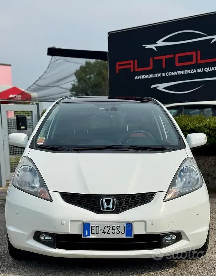 Usata Honda Jazz 99 CV (72 kW) 2010 Bianco Utilitaria