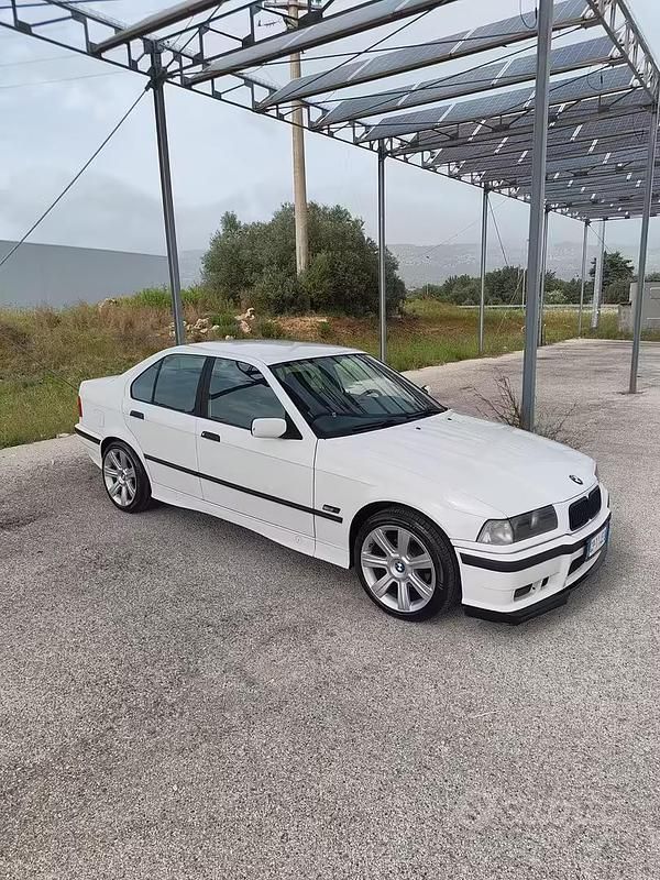 Usata BMW 318 115 CV (84 kW) 1993 Bianco Berlina