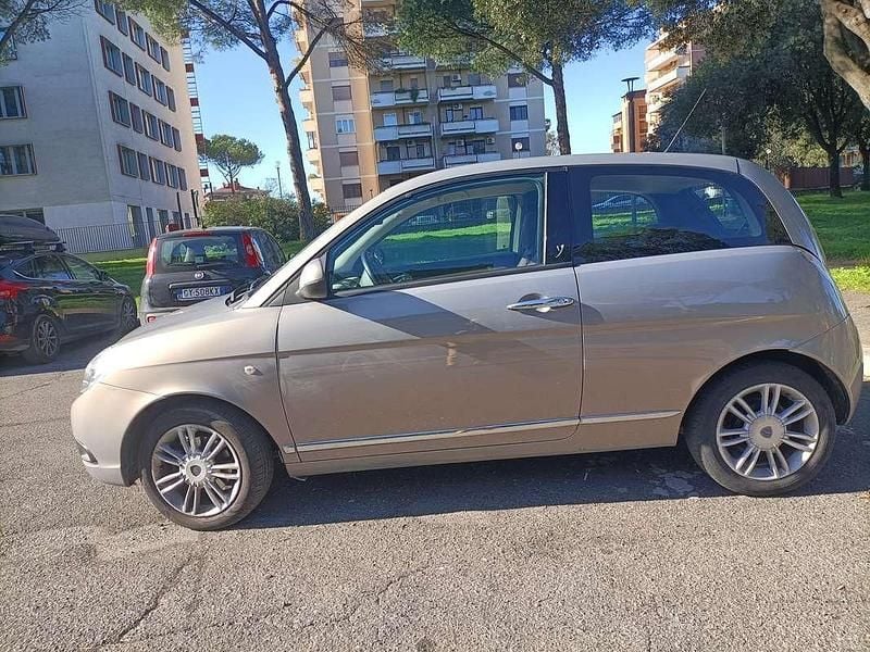 Usata Lancia Ypsilon 69 CV (50 kW) 2010 Oro Utilitaria