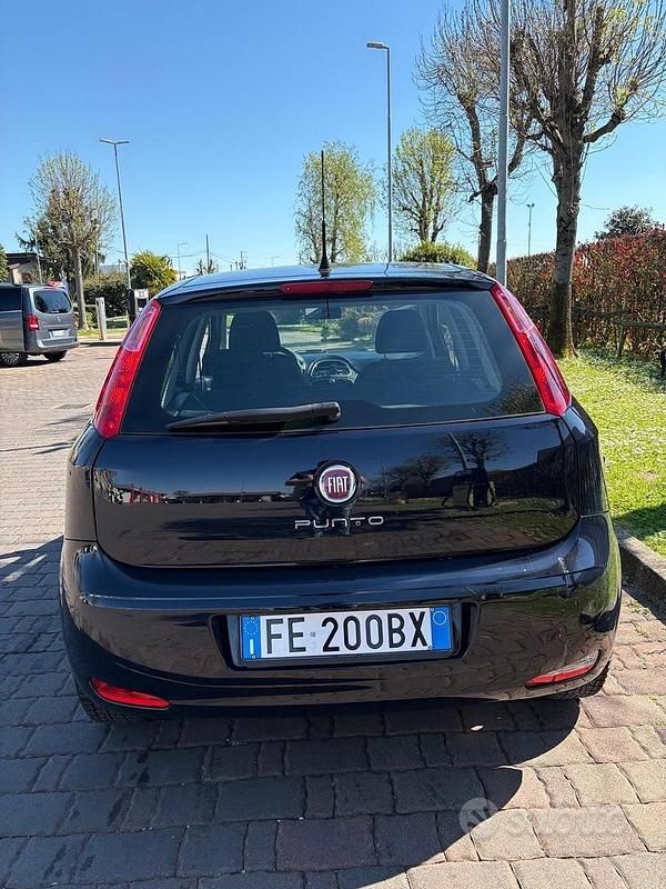 Usata Fiat Punto 77 CV (56 kW) 2016 Blu Utilitaria