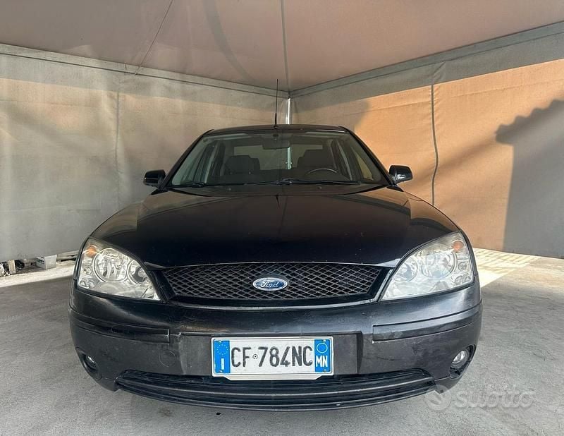 Usata Ford Mondeo Ghia 131 CV (96 kW) 2003 Nero Berlina