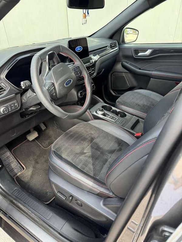 Usata Ford Kuga ST-Line 152 CV (111 kW) 2023 Grigio SUV