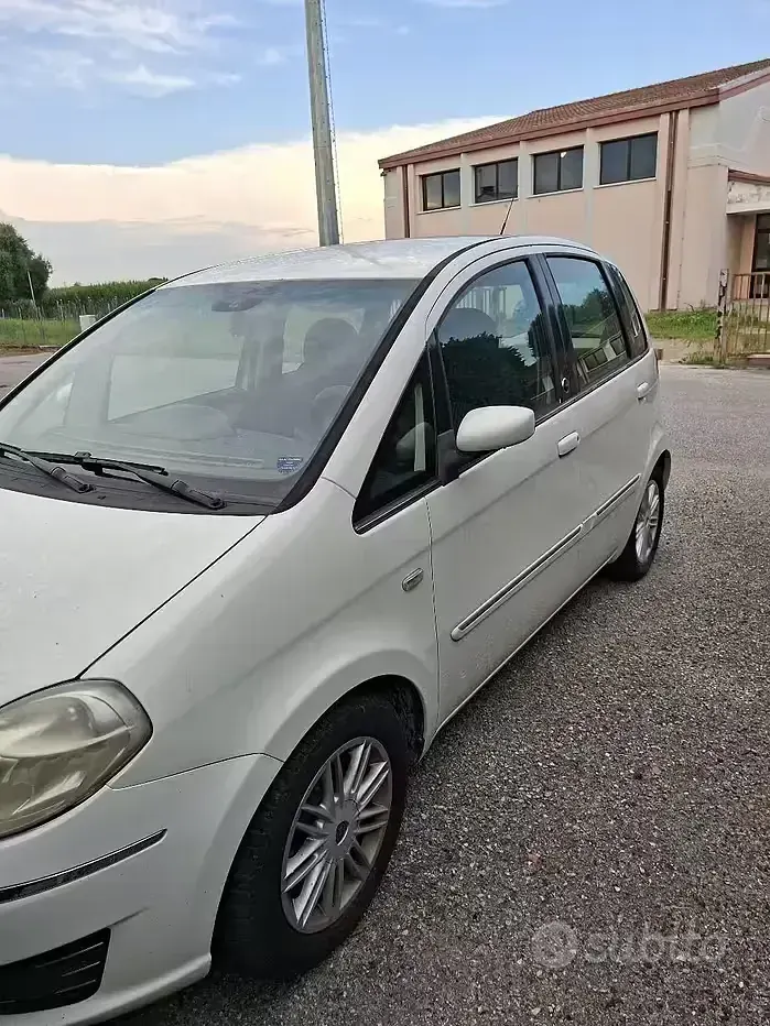 Usata Lancia Musa 77 CV (56 kW) 2009 Bianco Monovolume