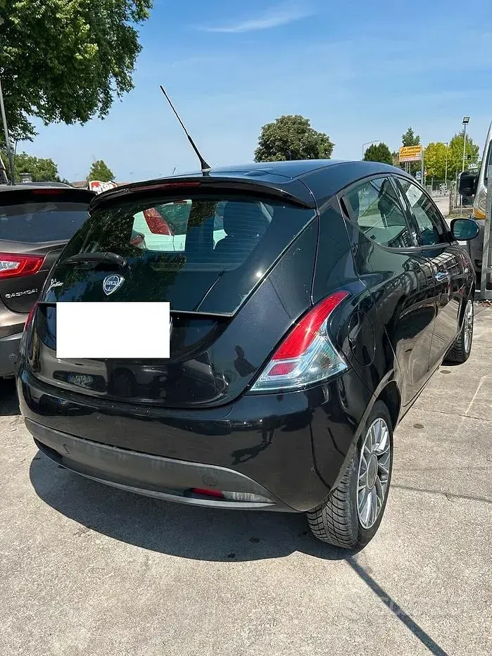 Usata Lancia Ypsilon Silver 69 CV (50 kW) 2012 Nero Utilitaria