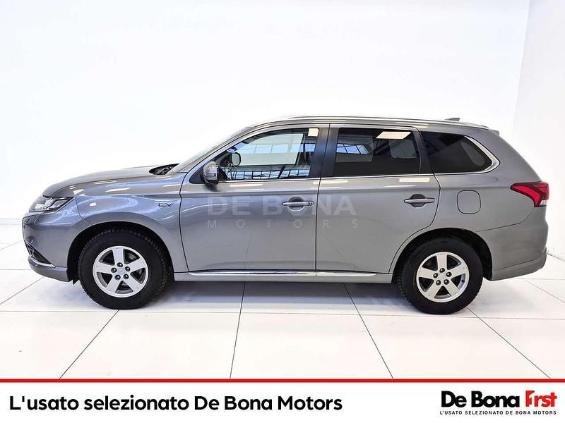 Usata Mitsubishi Outlander P-HEV Instyle 203 CV (149 kW) 2016 Grigio SUV