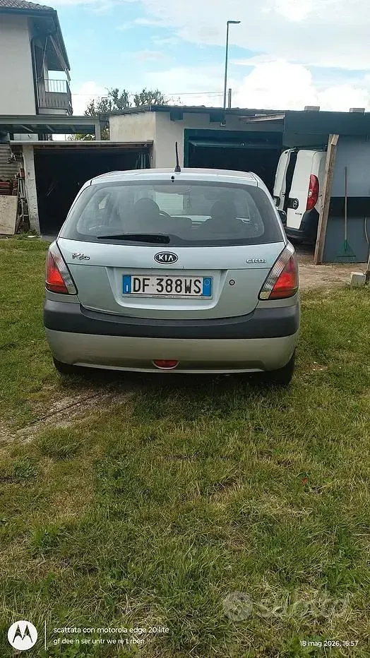 Usata Kia Rio 110 CV (80 kW) 2007 Grigio Berlina