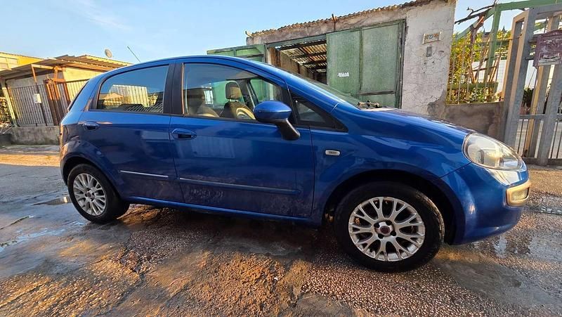 Usata Fiat Punto Evo Dynamic 77 CV (56 kW) 2010 Blu/azzurro Utilitaria