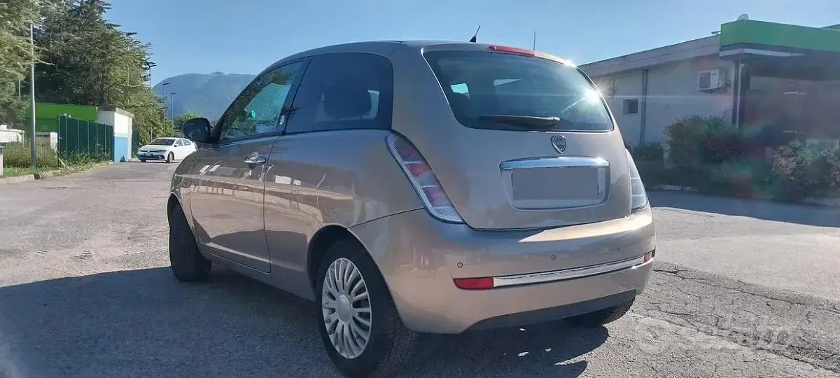 Usata Lancia Ypsilon 77 CV (56 kW) 2010 Grigio Utilitaria