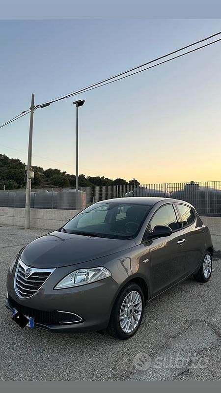 Usata Lancia Ypsilon Gold 95 CV (69 kW) 2017 Utilitaria