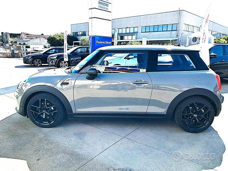 Begagnad Mini ONE 75 HK (55 kW) 2019 Grå Halvkombi