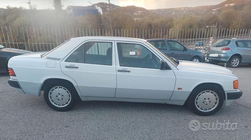 Usata Mercedes 190 122 CV (89 kW) 1989 Bianco Berlina