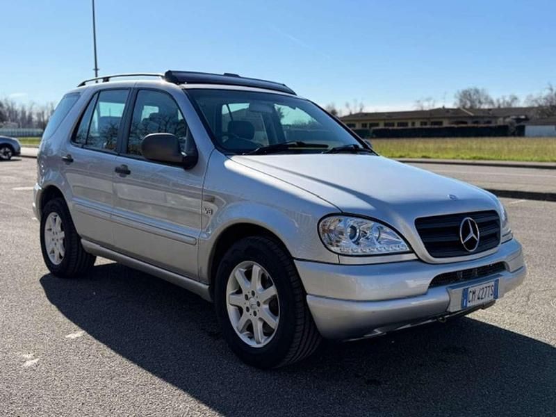 Usata Mercedes ML430 272 CV (200 kW) 2000 Argento SUV