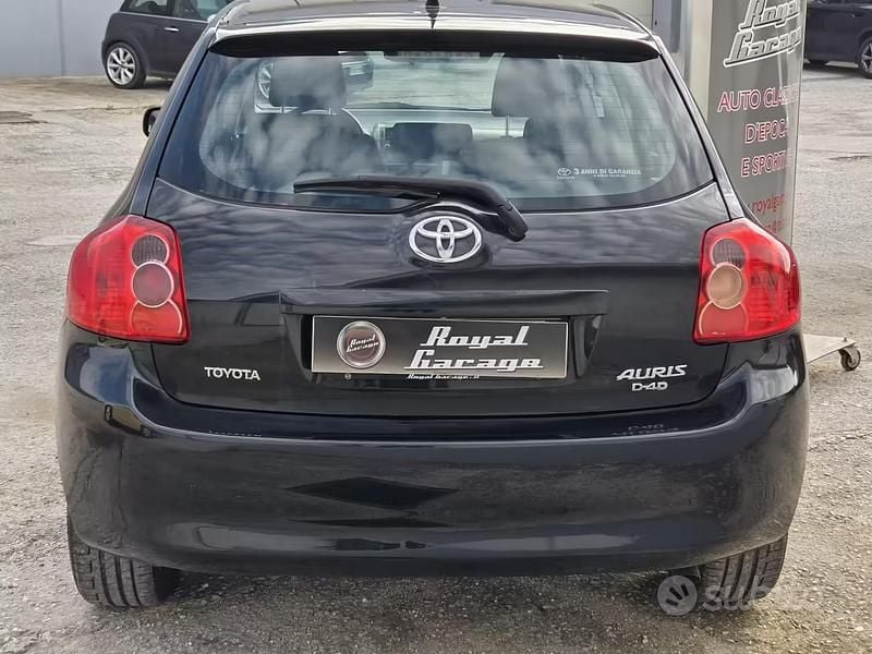 Usata Toyota Auris Sol 126 CV (92 kW) 2010 Nero Utilitaria