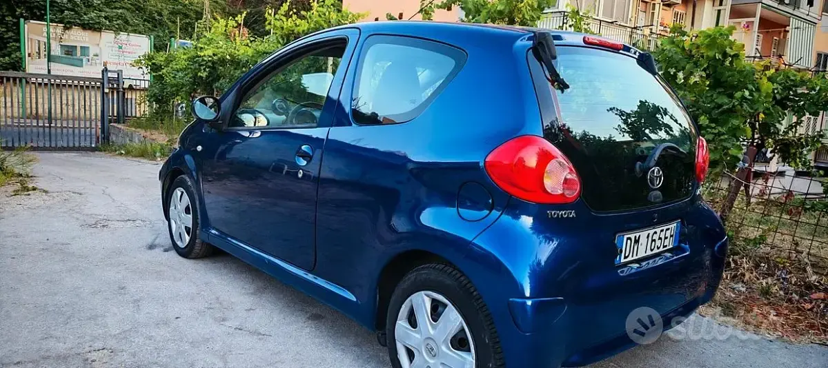 Usata Toyota Aygo 68 CV (50 kW) 2007 Bluazzurro Utilitaria