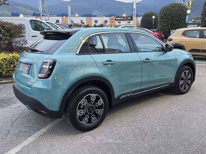 Usata Fiat 600 La Prima 101 CV (74 kW) 2024 Blu/azzurro SUV