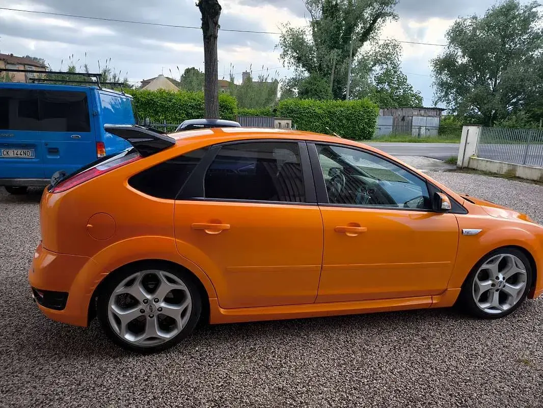 Usata Ford Focus ST 226 CV (166 kW) 2006 Arancione Berlina
