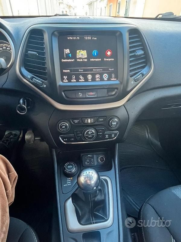 Usata Jeep Cherokee Longitude 140 CV (102 kW) 2014 Grigio SUV