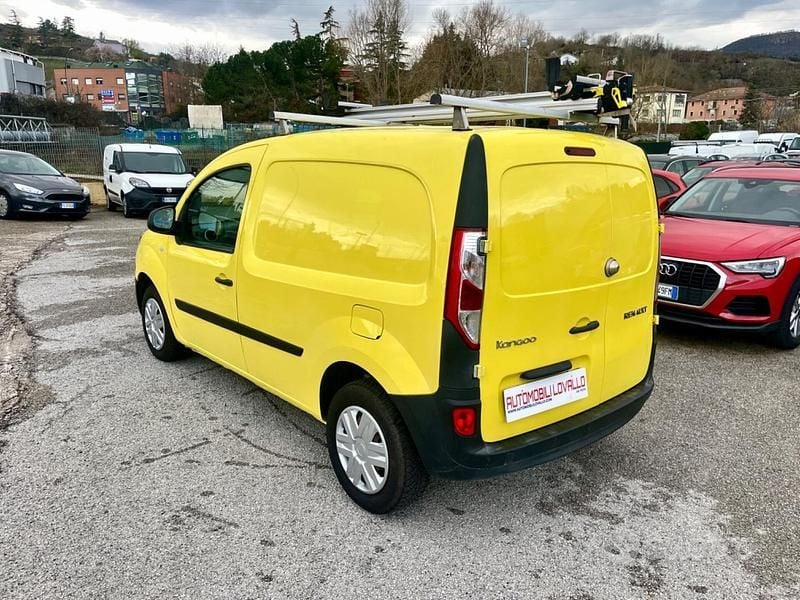Usata Renault Kangoo 110 CV (80 kW) 2019 Giallo Monovolume