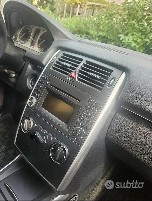 Usata Mercedes B180 2010 Nero Monovolume