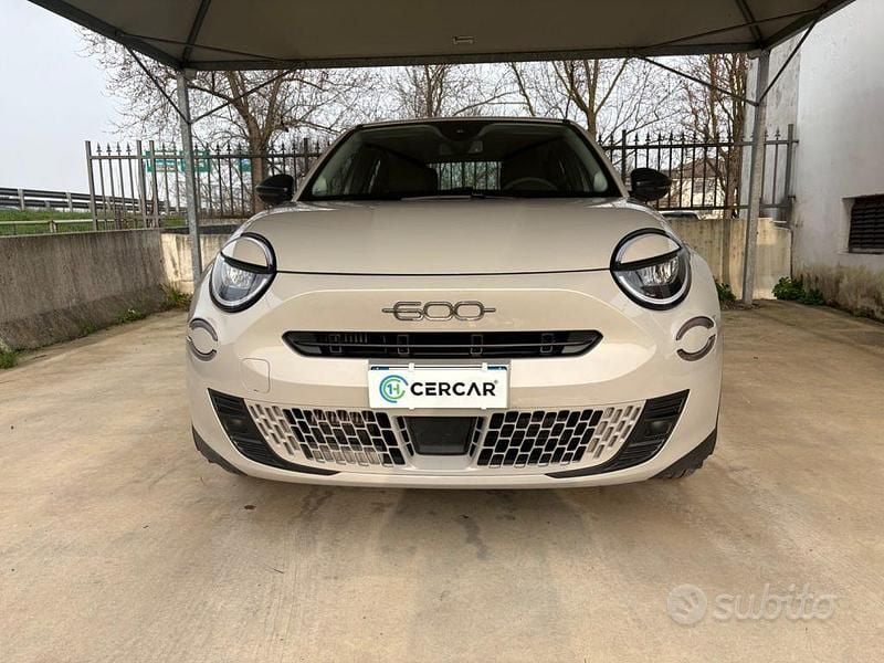 Usata Fiat 600 101 CV (74 kW) 2025 Grigio SUV