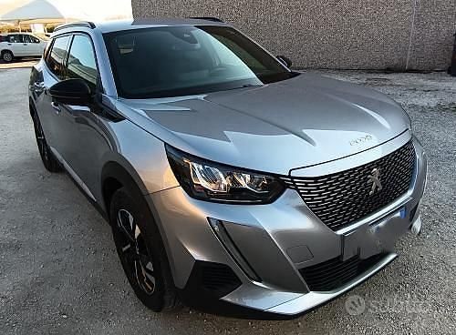 Usata Peugeot e-2008 Active 100 kW (136 CV) 2022 SUV