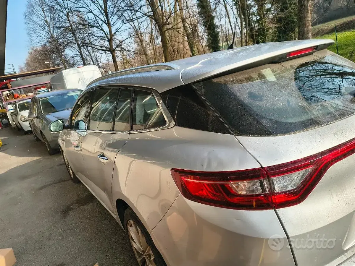 Usata Renault Mégane GrandTour 131 CV (96 kW) 2019 Grigio Station wagon