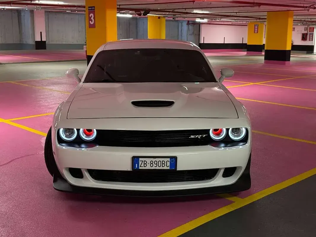 Usata Dodge Challenger 377 CV (277 kW) 2021 Bianco Coupé