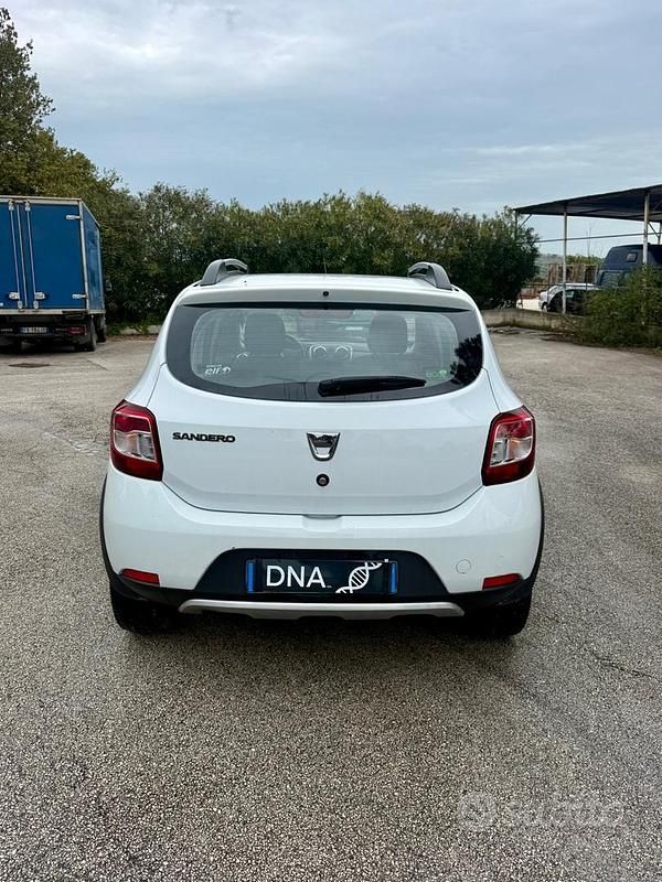 Usata Dacia Sandero Stepway 90 CV (66 kW) 2015 Bianco Berlina