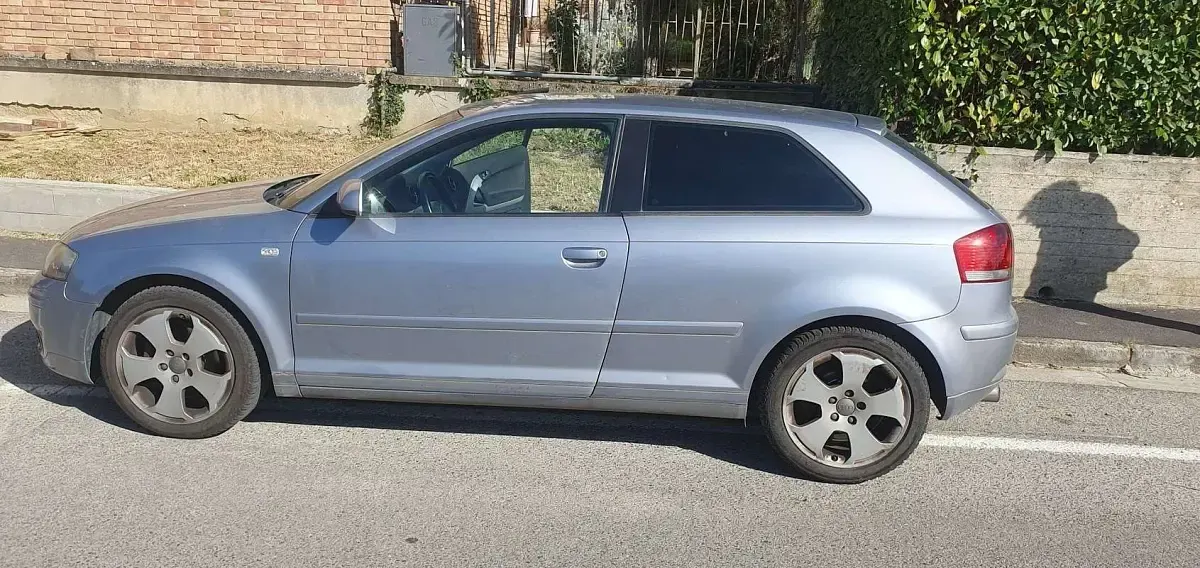 Usata Audi A3 Ambition 140 CV (102 kW) 2004 Bluazzurro Utilitaria