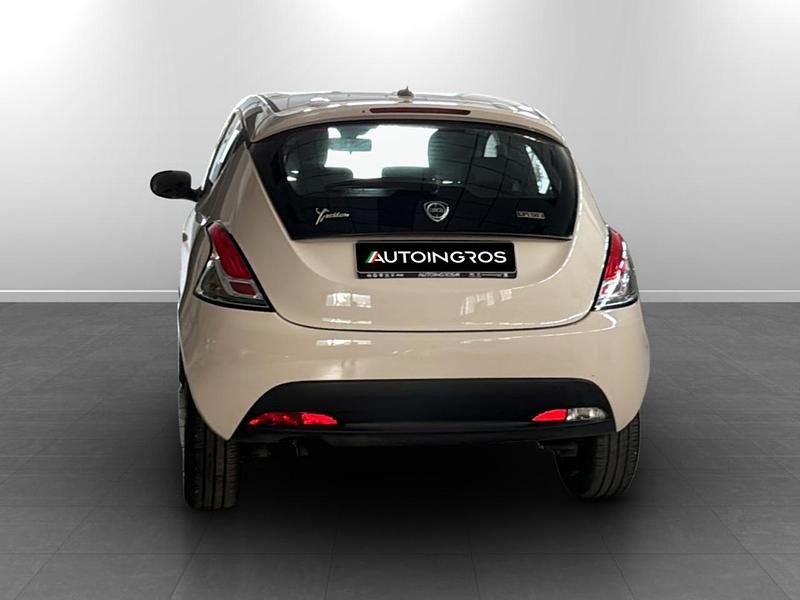 Usata Lancia Ypsilon Silver 69 CV (50 kW) 2021 Bianco Utilitaria