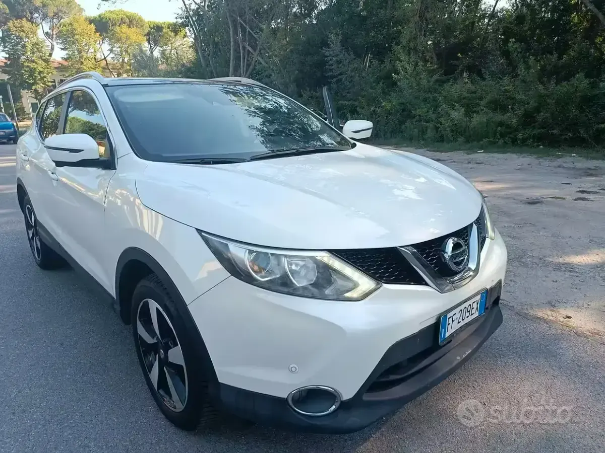 Usata Nissan Qashqai N-Connecta 110 CV (80 kW) 2016 Bianco SUV
