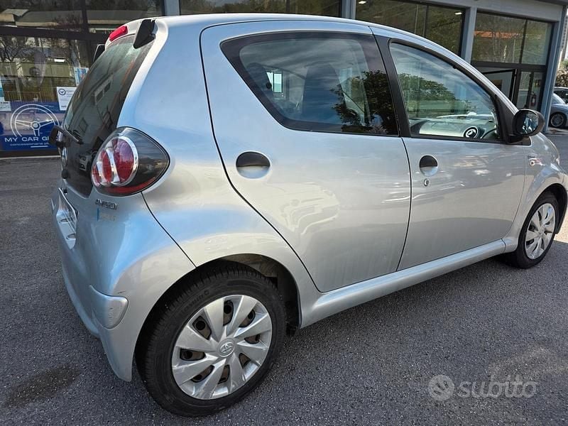 Usata Toyota Aygo Connect Style 68 CV (50 kW) 2013 Grigio Utilitaria