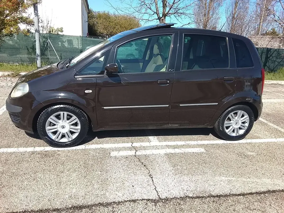 Usata Lancia Musa 101 CV (74 kW) 2005 Bronzo Monovolume