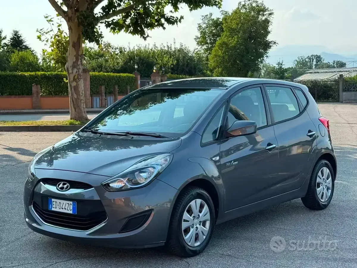 Usata Hyundai ix20 Comfort 90 CV (66 kW) 2011 Grigio Utilitaria