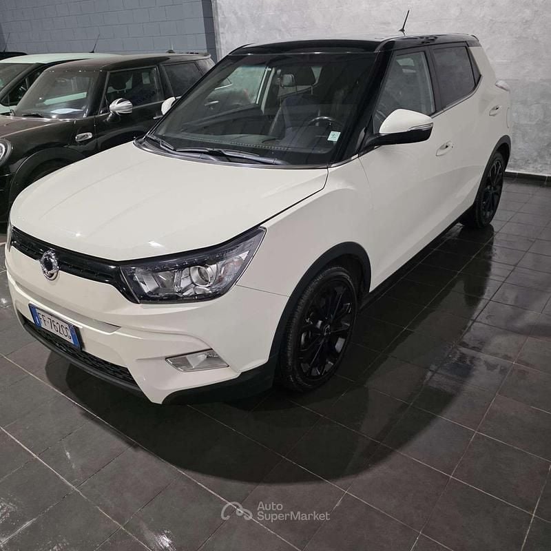 Usata Ssangyong (KGM) Tivoli 116 CV (85 kW) 2016 Bianco SUV
