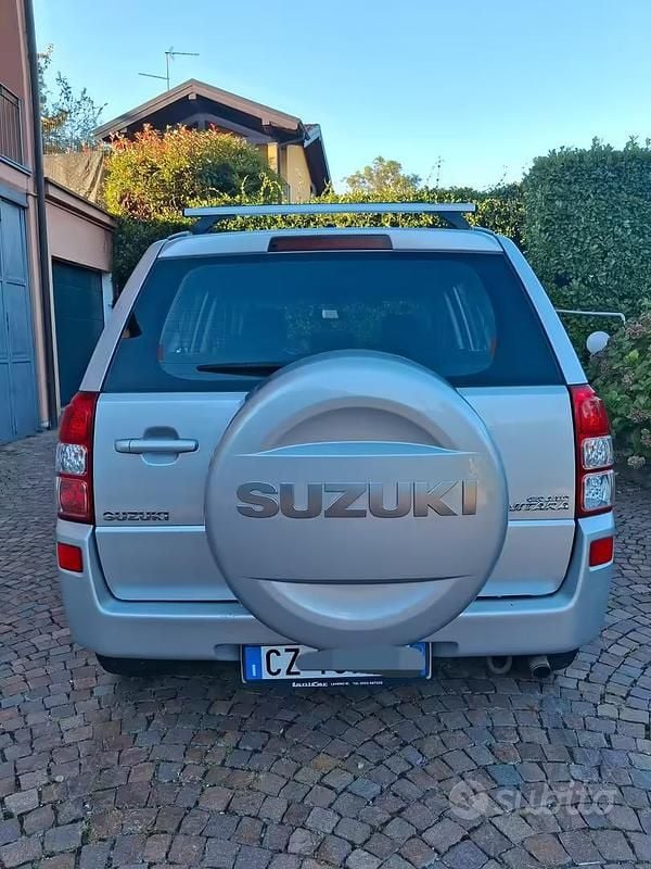Usata Suzuki Grand Vitara 129 CV (94 kW) 2006 Grigio SUV