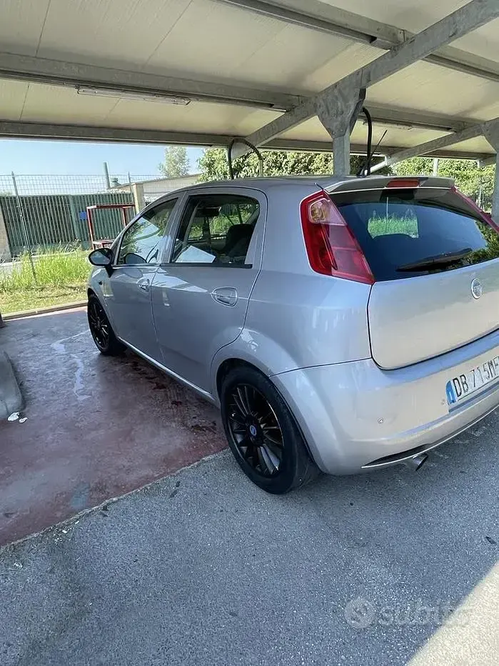 Usata Fiat Grande Punto Dynamic 90 CV (66 kW) 2006 Grigio Utilitaria