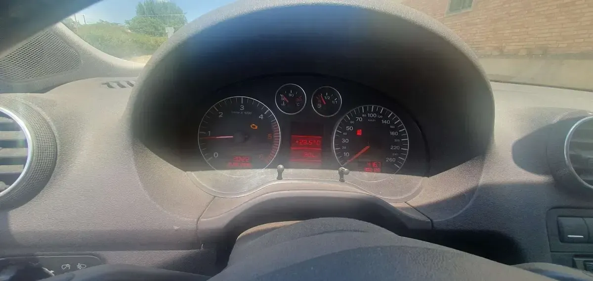 Usata Audi A3 Ambition 140 CV (102 kW) 2004 Bluazzurro Utilitaria