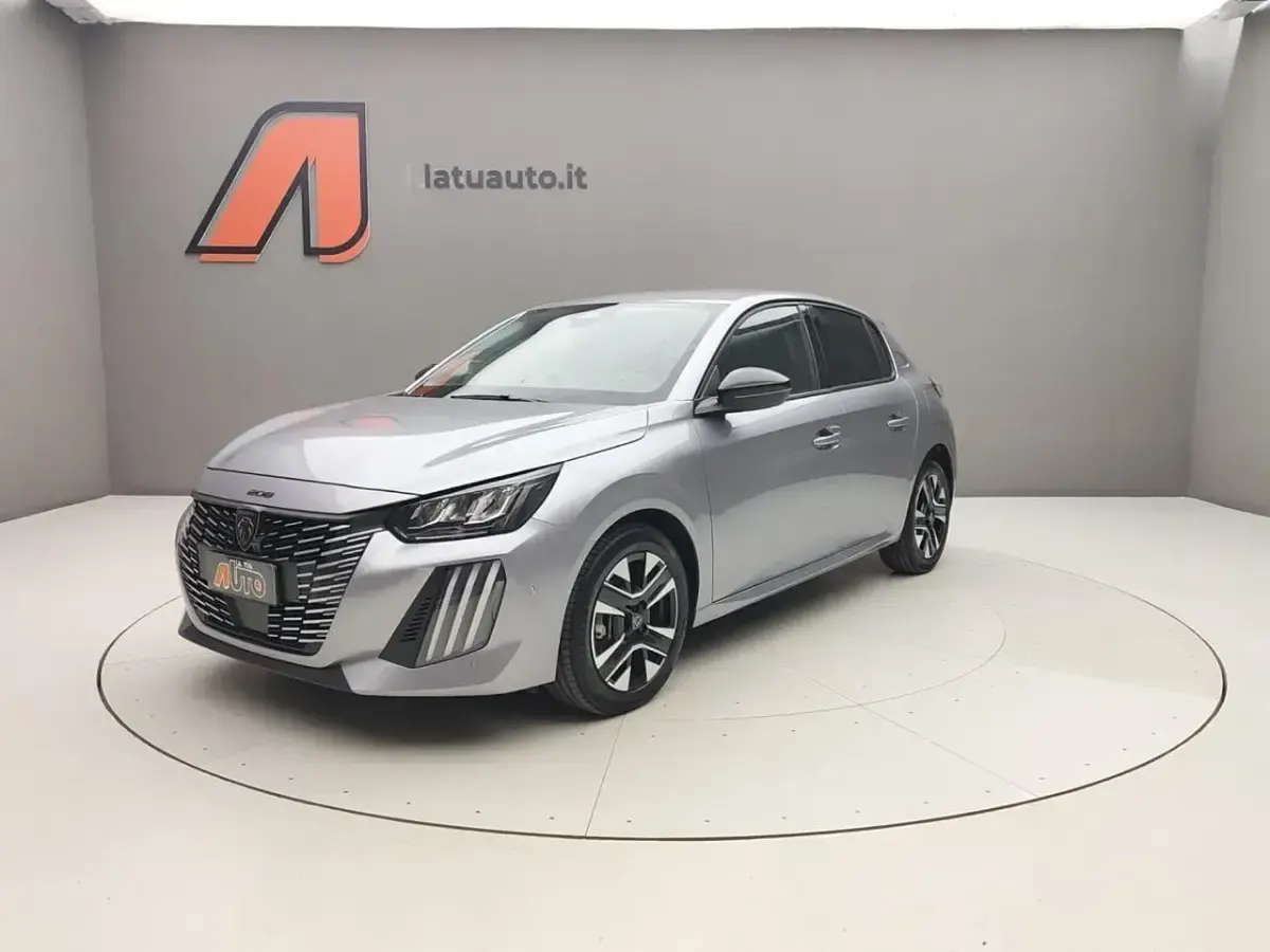 Usata Peugeot 208 Allure 101 CV (74 kW) 2025 Utilitaria