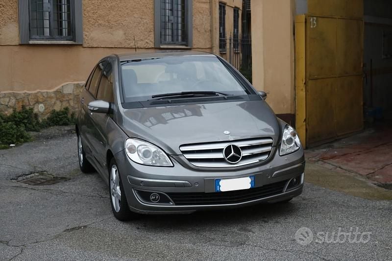 Usata Mercedes B200 Chrome 140 CV (102 kW) 2006 Grigio Monovolume