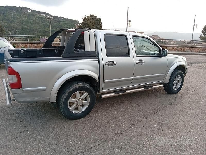 Usata Isuzu D-Max 131 CV (96 kW) 2006 Grigio Pick-up