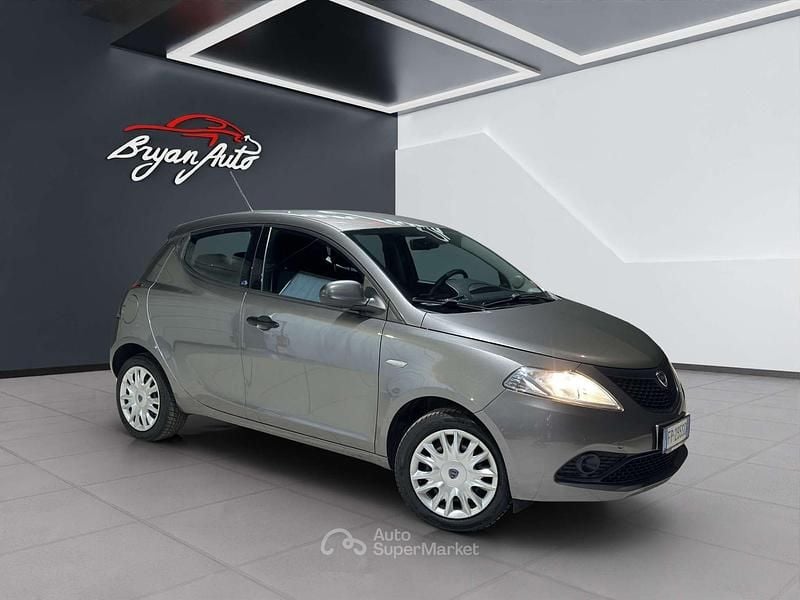 Usata Lancia Ypsilon 69 CV (50 kW) 2018 Grigio Utilitaria