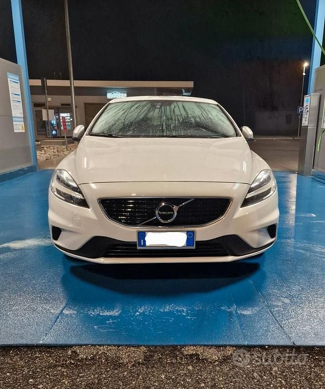 Usata Volvo V40 R-Design 150 CV (110 kW) 2017 Bianco Utilitaria