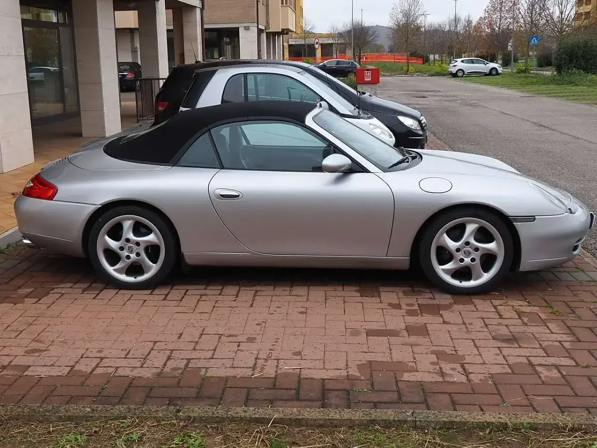 Usata Porsche 996 300 CV (220 kW) 1999 Grigio Cabrio