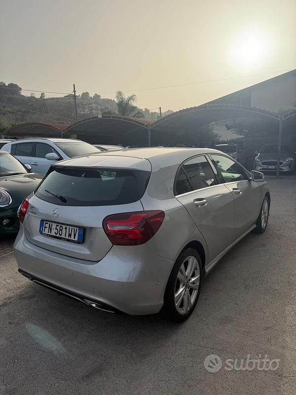 Usata Mercedes A180 Executive 108 CV (79 kW) 2018 Grigio Berlina