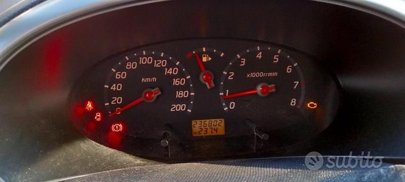 Usata Nissan Micra 2004 Rosso Utilitaria