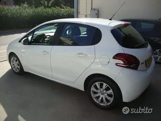 Usata Peugeot 208 Active 75 CV (55 kW) 2016 Bianco Utilitaria